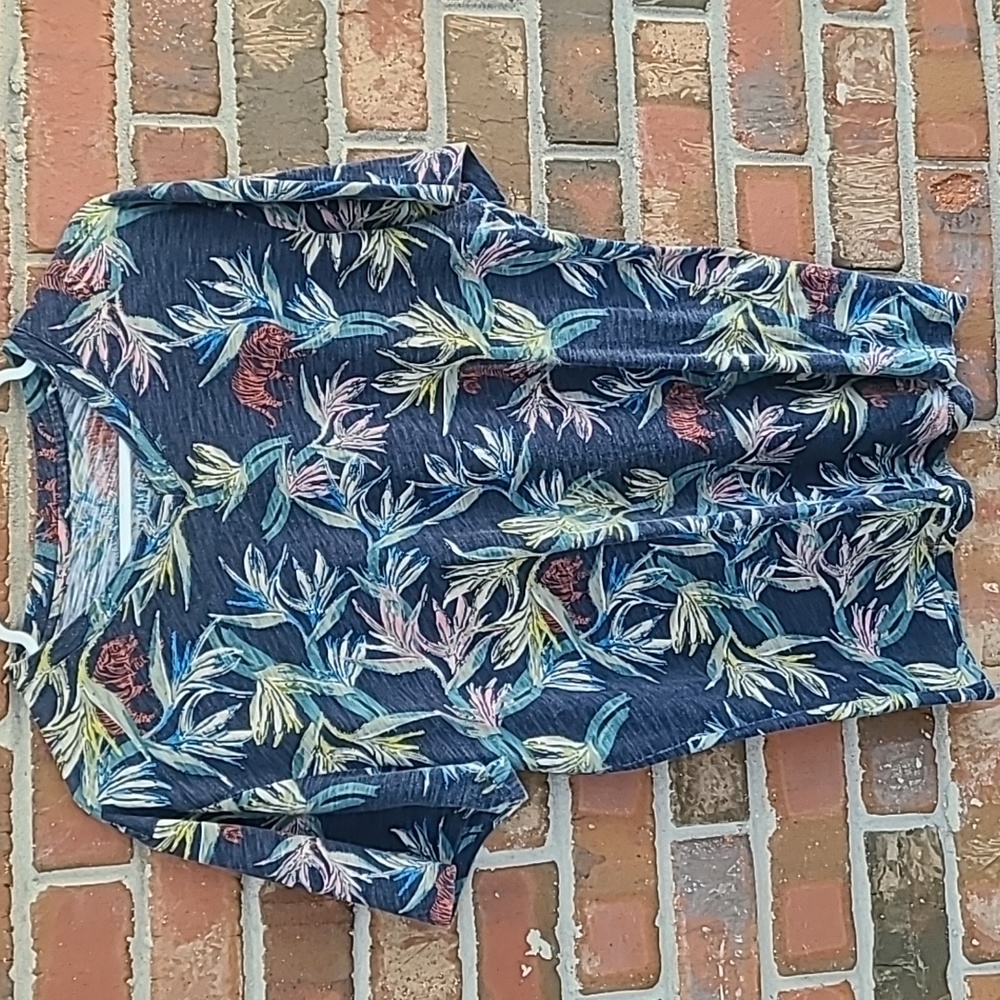American Rag Tropical V-neck Tee, Size Medium